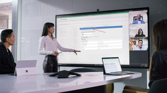 End Of CSP Legay Header Teams Meeting mit Surfacehub der eine Statistik überträgt