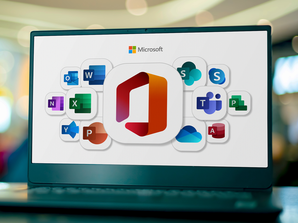 Laptop aufgeklappt der die ganzen Icons der Microsoft Palette zeigt