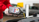 Shell Lubricants Shell Lubricants Öl wird bei einem Auto in die Hube geleert