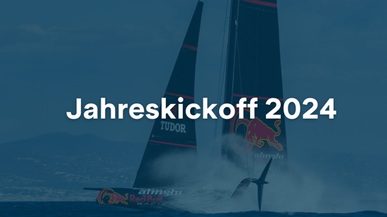 Jahreskickoff 2024 Alinghi Boot auf dem Meer überdeckt mit dem Schriftzuf Jahreskickoff 2024