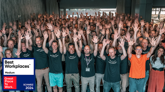 Great Place to Work 2024 isolutions Mitarbeitende feiern den Great Place to Work 2024