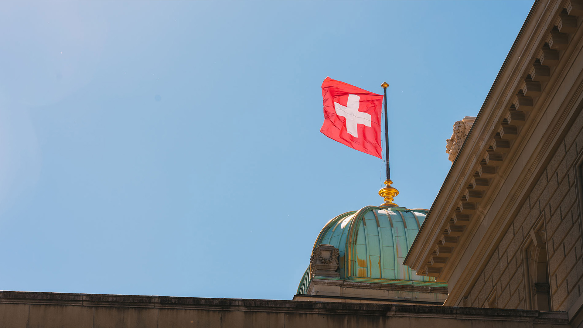 Bundeshaus Mit Flagge