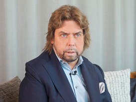 Nils Hafner im Interview Nils Hafner, Professor, Autor und CRM Berater, im Interview