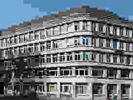 Testex WaaS Hellbraunes älteres Gebaude der Testex von aussen