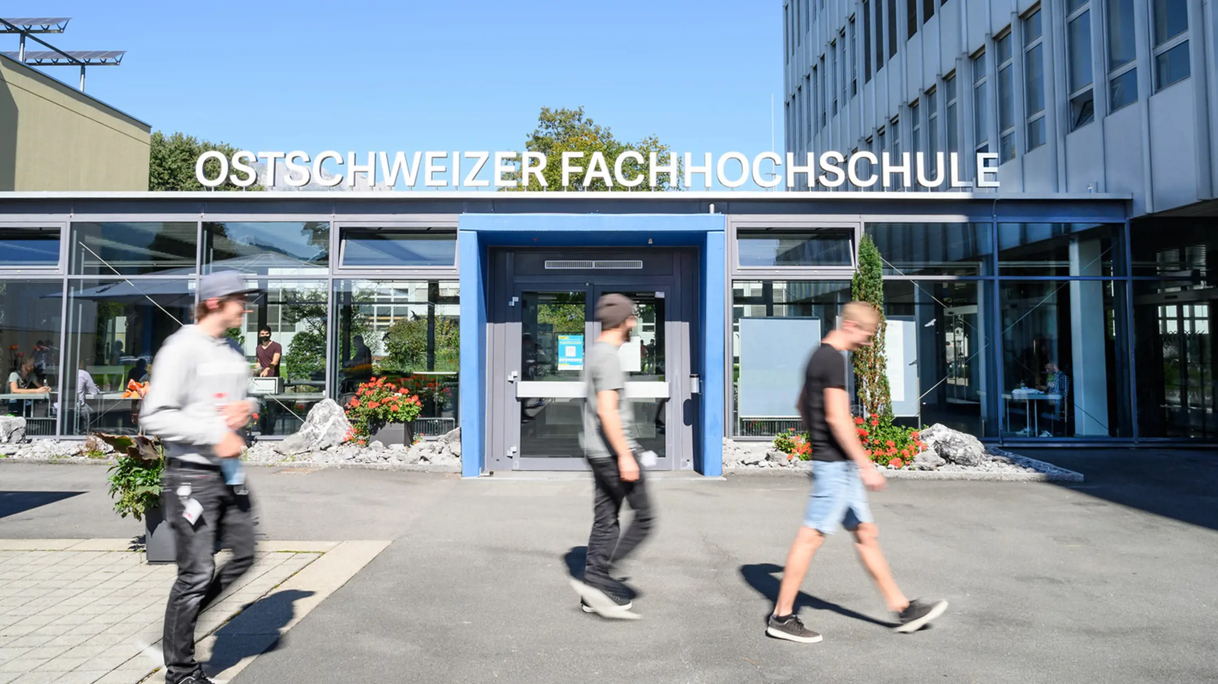 Eingang der OST Ostschweizer Hochschule