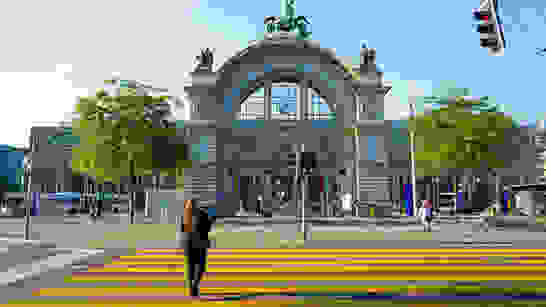 VVL AppModernization Triumph Bogen vor Luzerner Hauptbahnhof